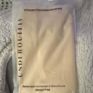 Underoutfit sand cami